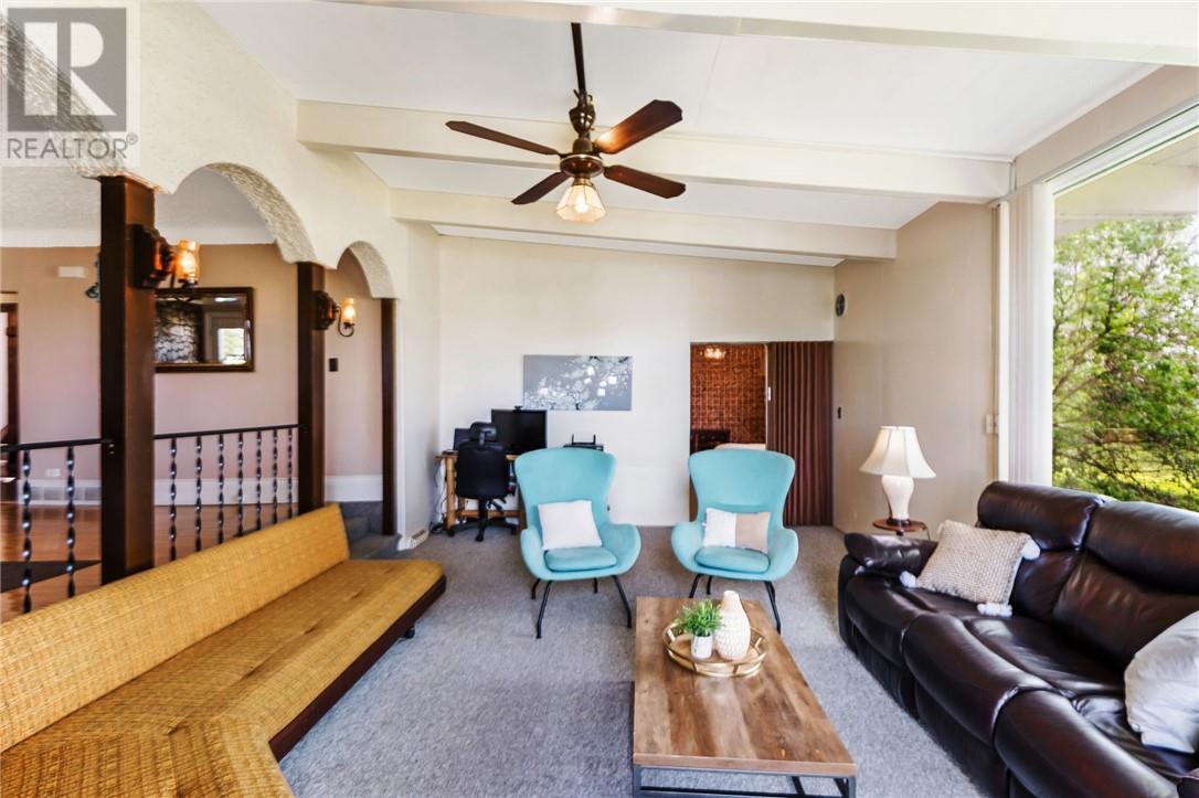 3201 Main Street, Blezard Valley, ON - Indoor Photo Showing Living Room