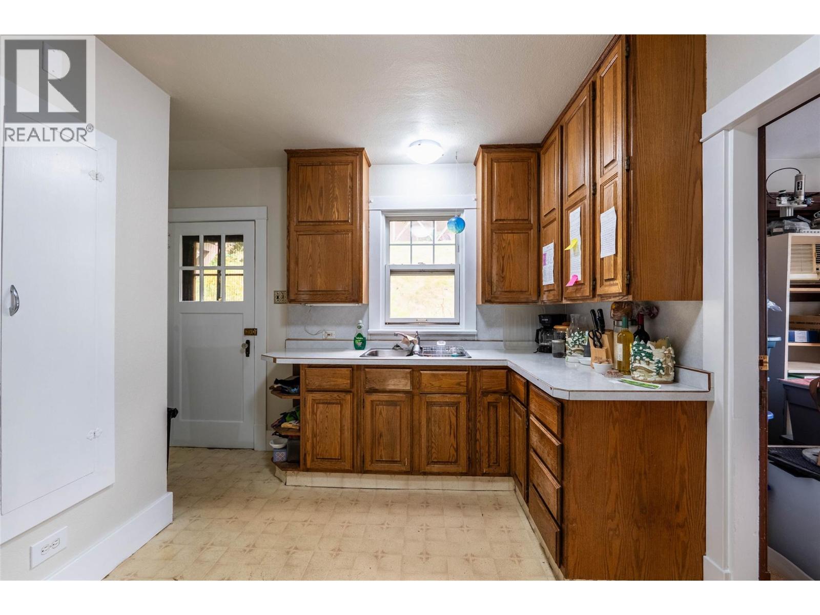 220-222 Vernon Street, Nelson, BC - Indoor Photo Showing Kitchen With Double Sink