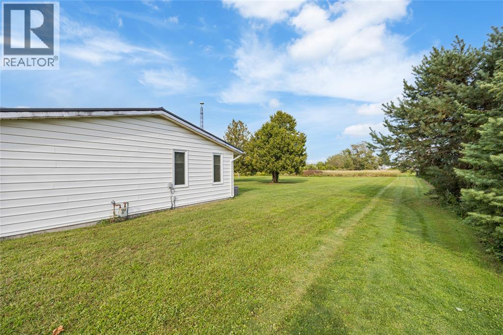 7884 Rawlings Road, Lambton Shores, ON - Outdoor
