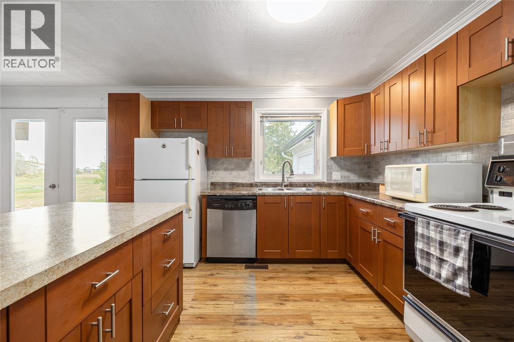 7884 Rawlings Road, Lambton Shores, ON - Indoor Photo Showing Kitchen With Double Sink