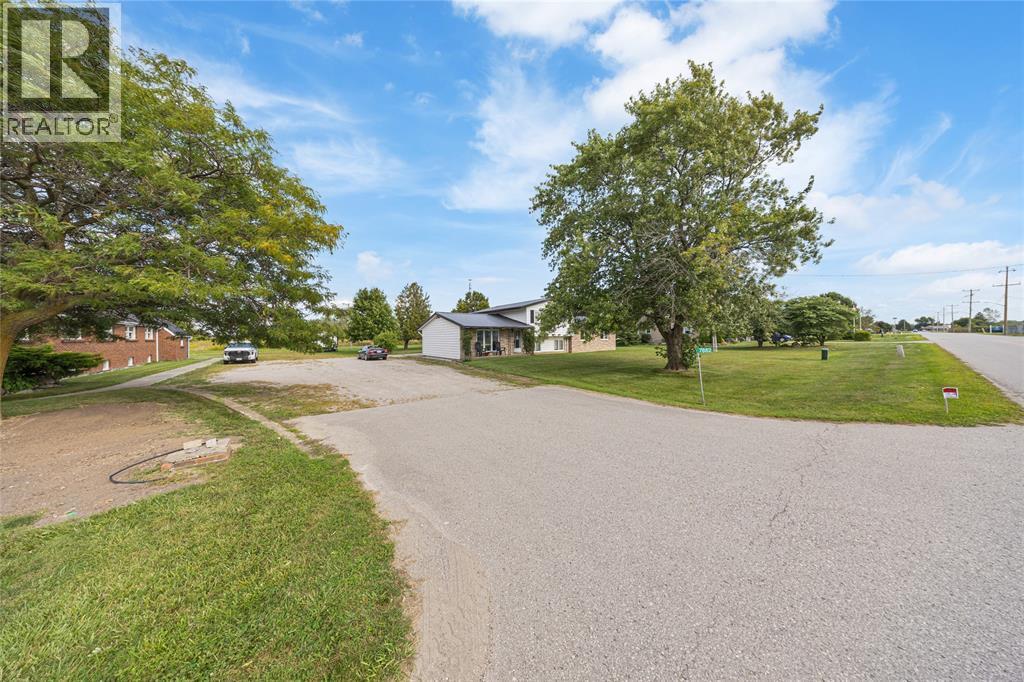 7884 Rawlings Road, Lambton Shores, ON - Outdoor