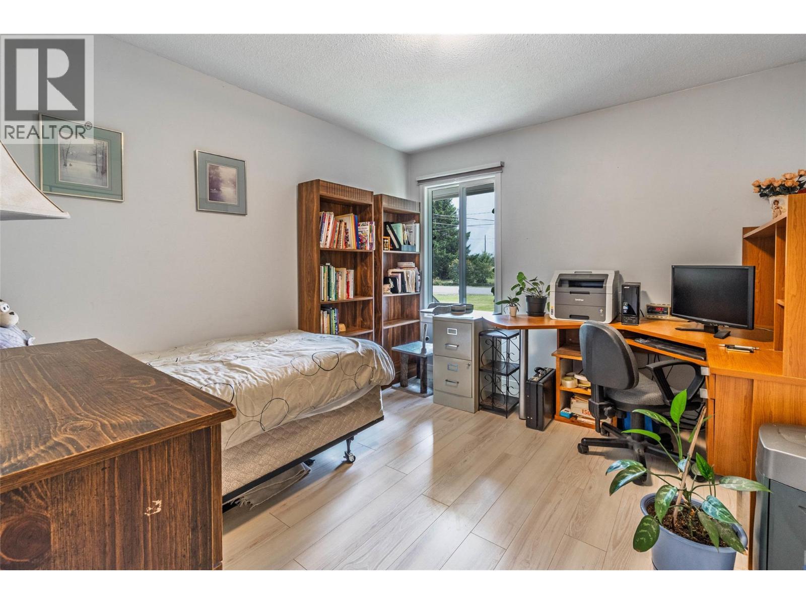 520 3Rd Avenue, Keremeos, BC - Indoor