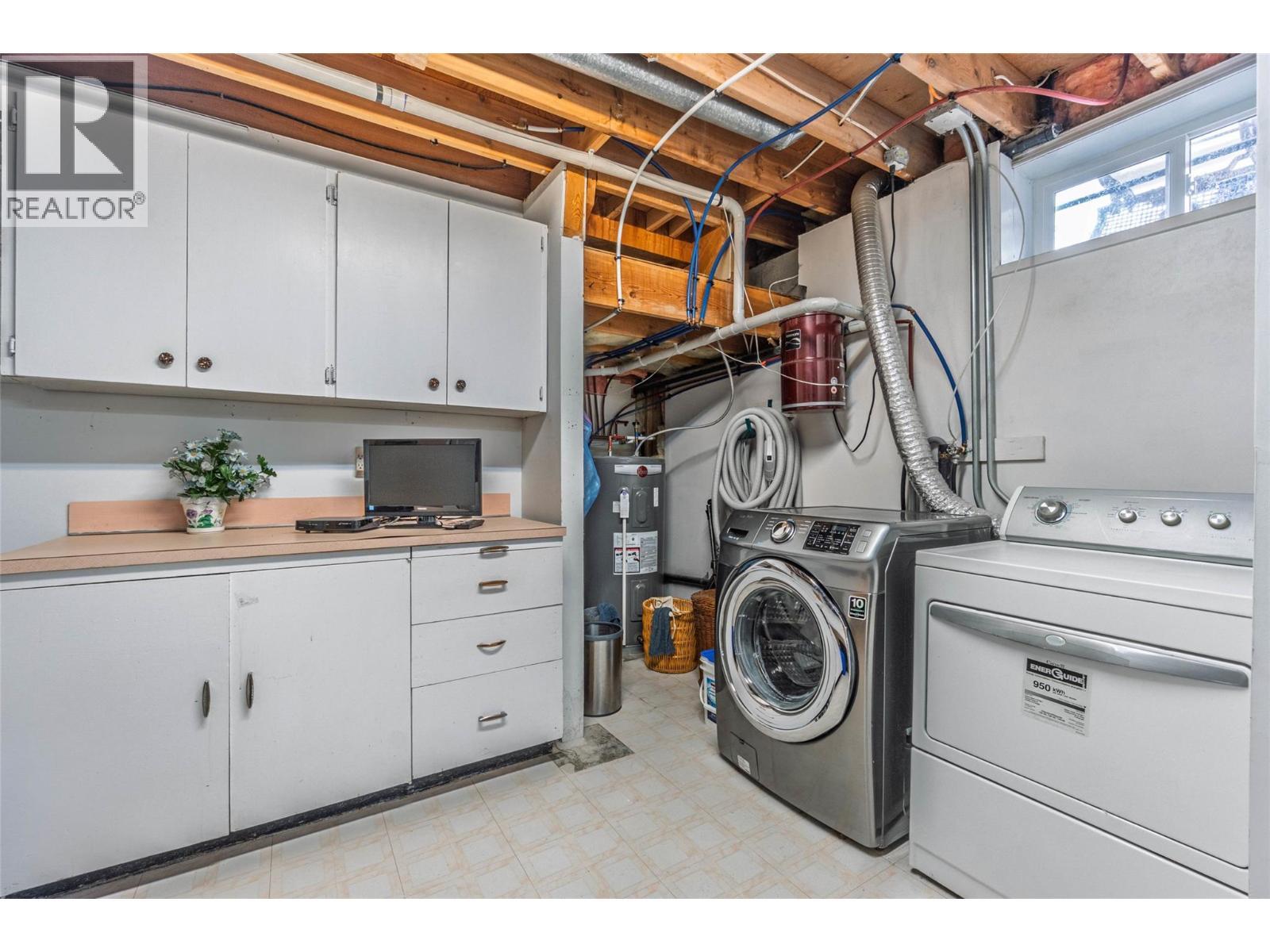 520 3Rd Avenue, Keremeos, BC - Indoor Photo Showing Laundry Room