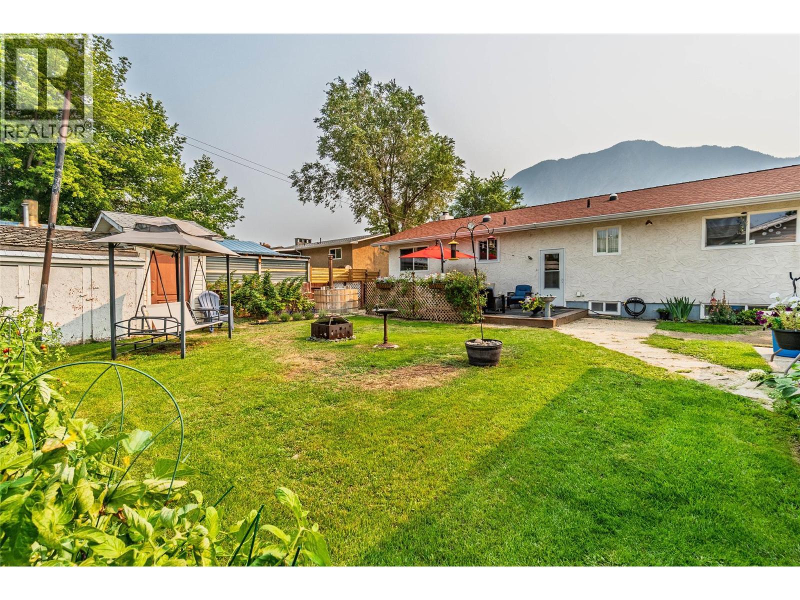 520 3Rd Avenue, Keremeos, BC - Outdoor