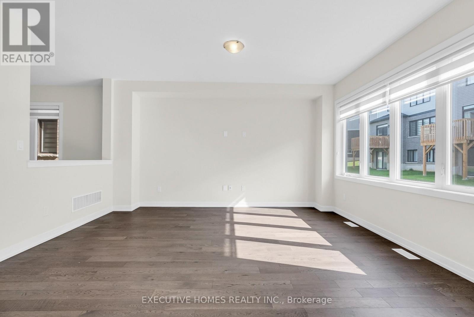 170 Lilac Circle, Haldimand, ON - Indoor Photo Showing Other Room