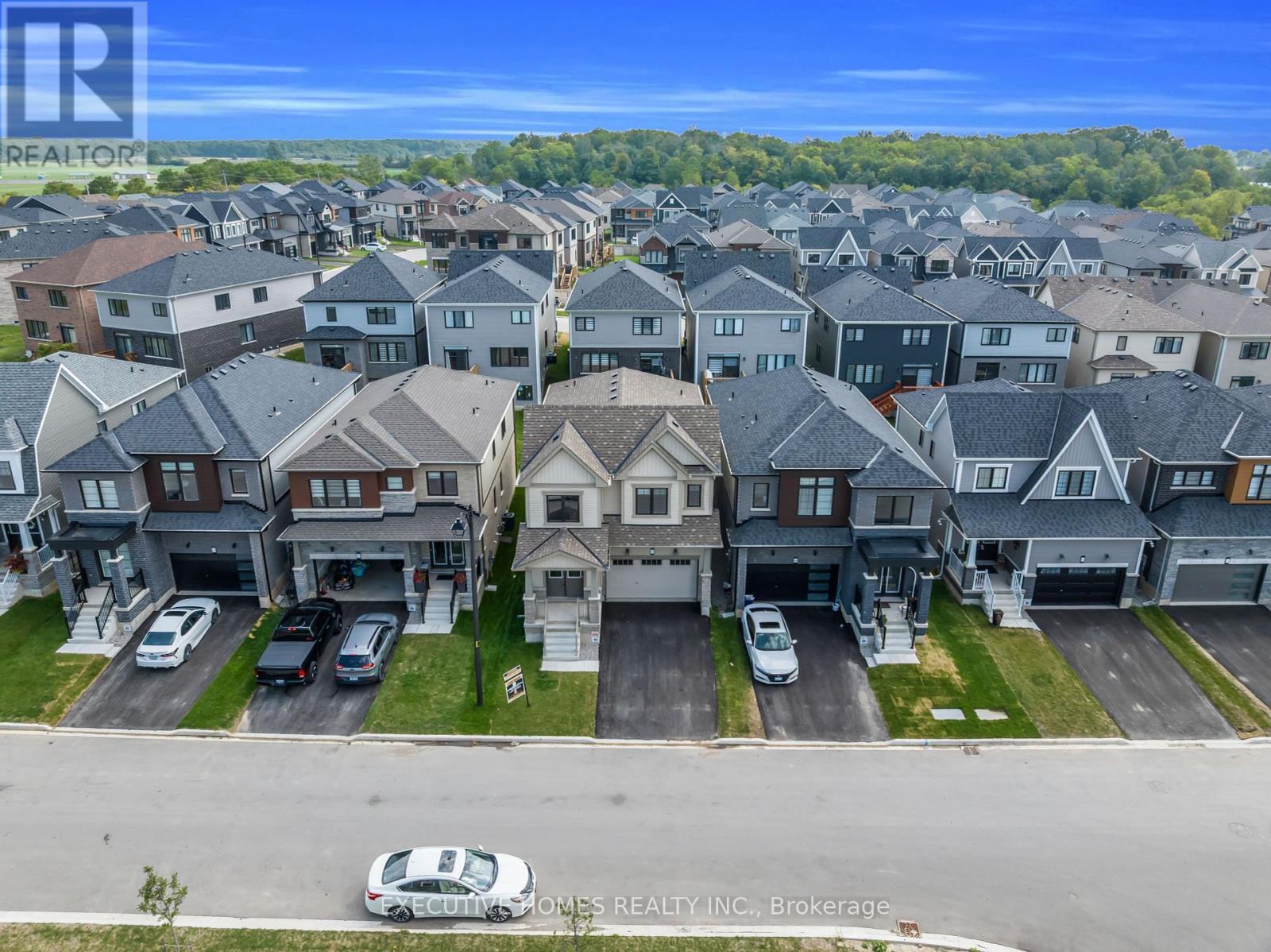 170 Lilac Circle, Haldimand, ON - With Facade