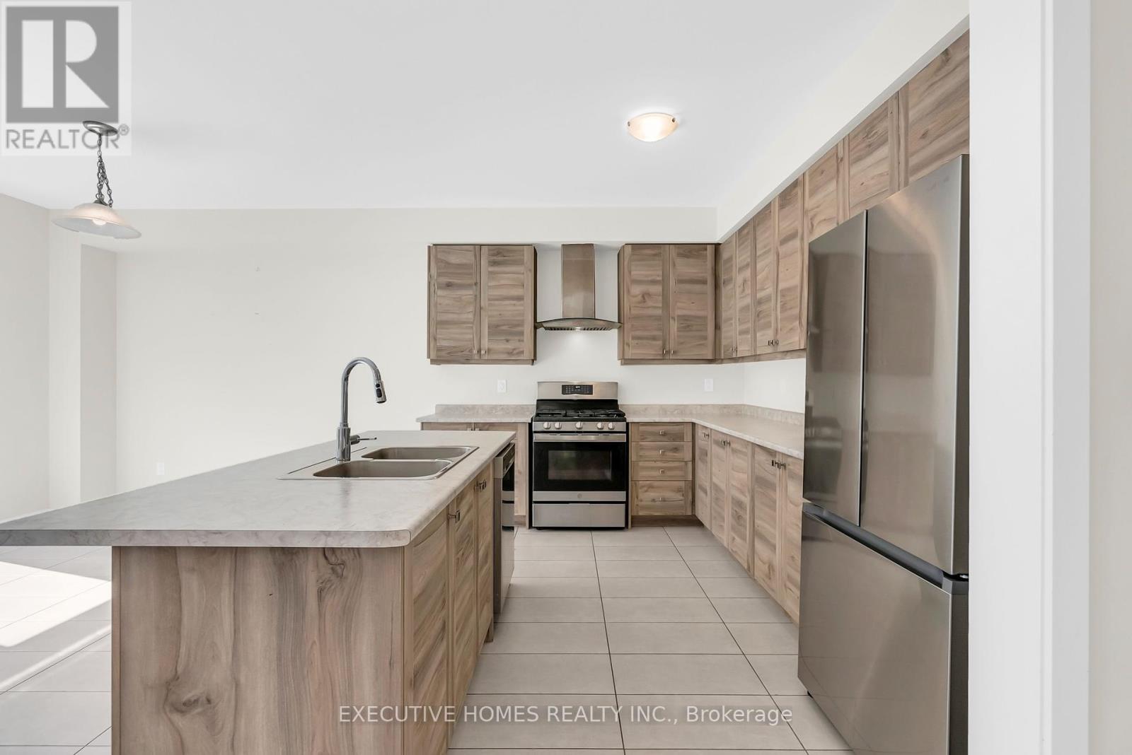 170 Lilac Circle, Haldimand, ON - Indoor Photo Showing Kitchen With Stainless Steel Kitchen With Double Sink With Upgraded Kitchen