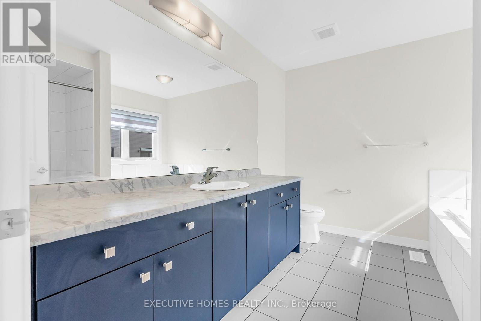 170 Lilac Circle, Haldimand, ON - Indoor Photo Showing Bathroom