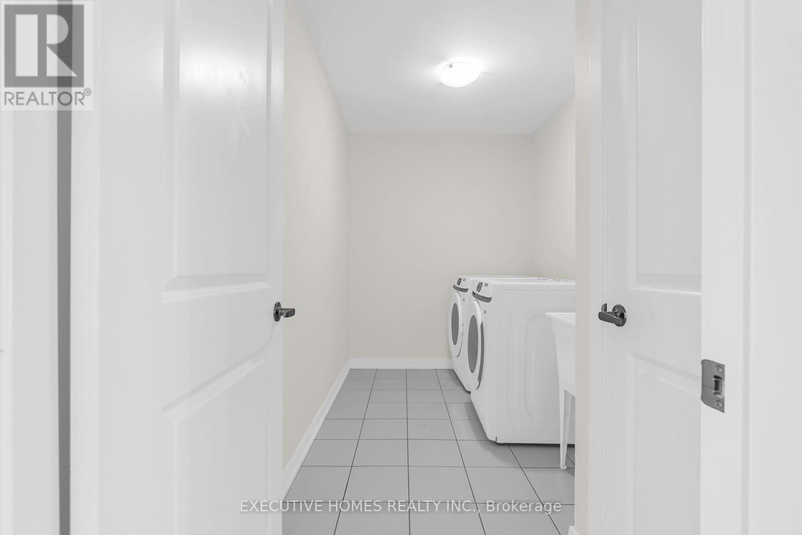 170 Lilac Circle, Haldimand, ON - Indoor Photo Showing Laundry Room