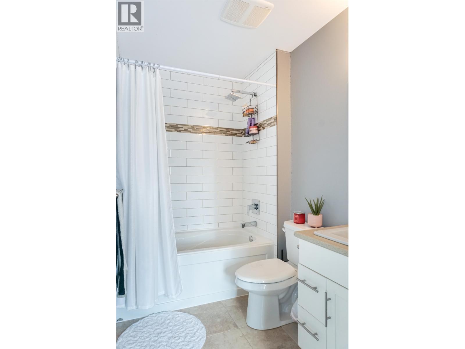 307 110 Baxter Avenue, Kitimat, BC - Indoor Photo Showing Bathroom