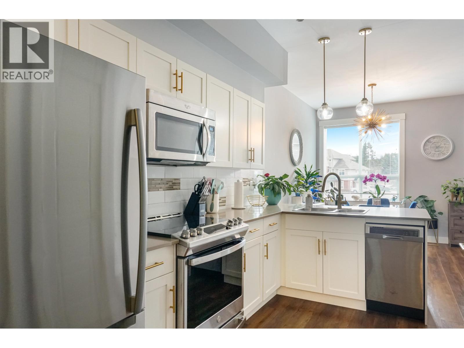 307 110 Baxter Avenue, Kitimat, BC - Indoor Photo Showing Kitchen With Upgraded Kitchen