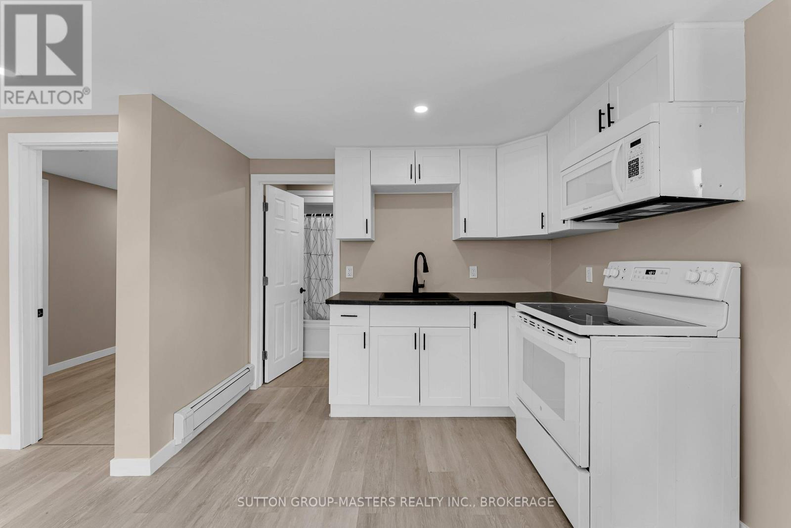 Unit 4 - 45 Quabbin Road, Front Of Yonge, ON - Indoor Photo Showing Kitchen