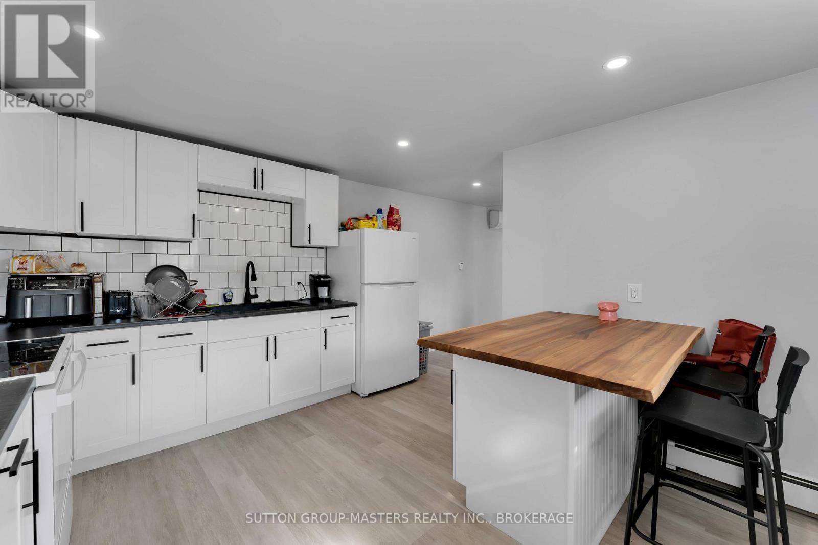 Unit 2 - 45 Quabbin Road, Front Of Yonge, ON - Indoor Photo Showing Kitchen