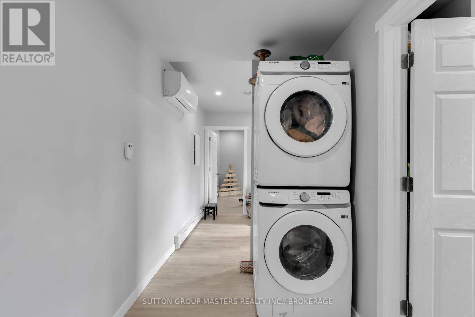 Unit 2 - 45 Quabbin Road, Front Of Yonge, ON - Indoor Photo Showing Laundry Room