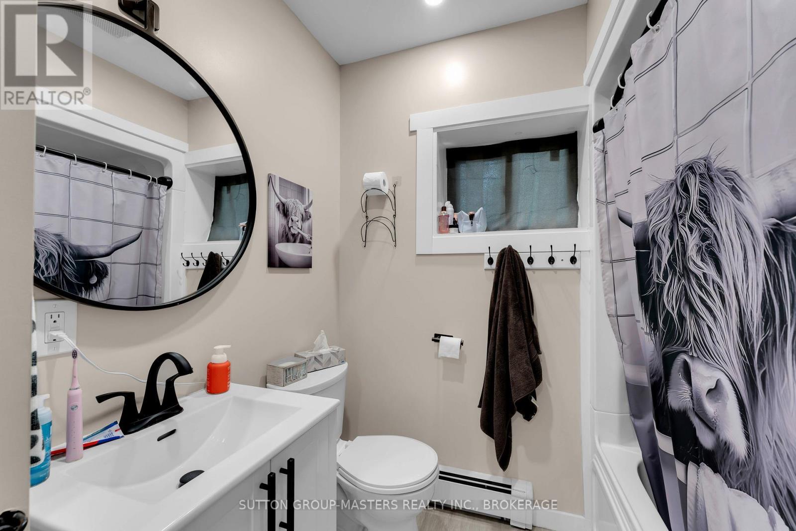 Unit 3 - 45 Quabbin Road, Front Of Yonge, ON - Indoor Photo Showing Bathroom