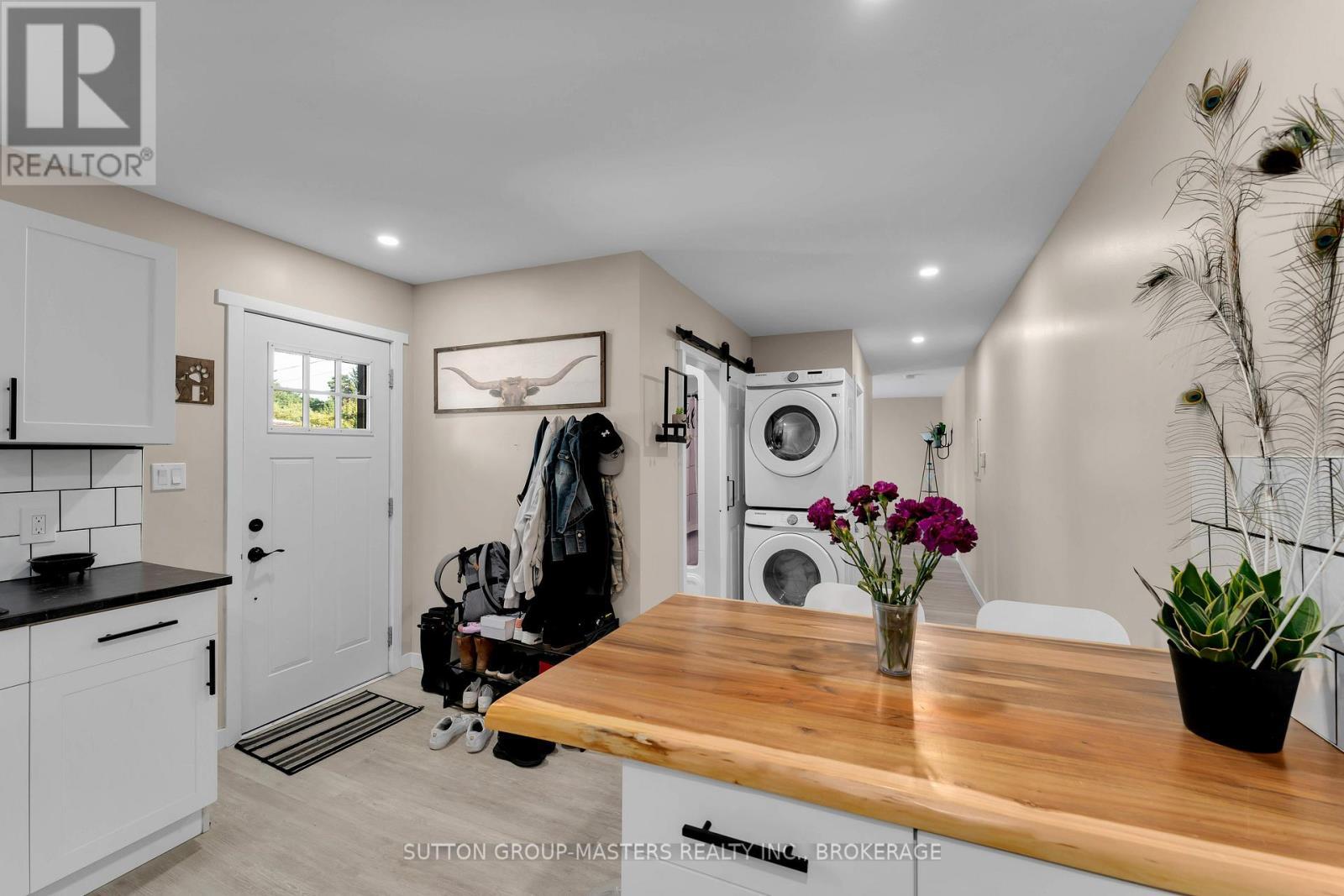 Unit 3 - 45 Quabbin Road, Front Of Yonge, ON - Indoor Photo Showing Kitchen