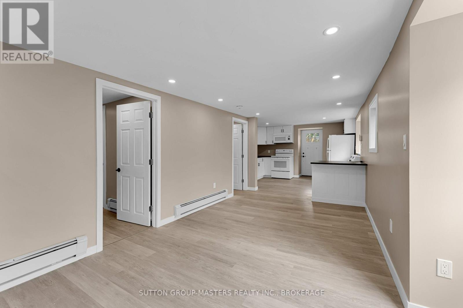 Unit 4 - 45 Quabbin Road, Front Of Yonge, ON - Indoor