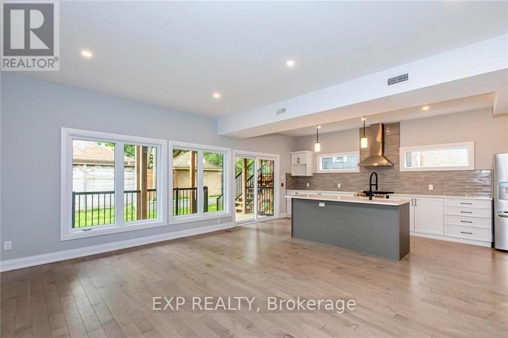 196 Powell Avenue, Ottawa, ON - Indoor Photo Showing Kitchen
