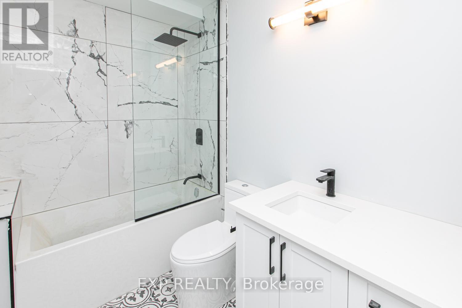 196 Powell Avenue, Ottawa, ON - Indoor Photo Showing Bathroom
