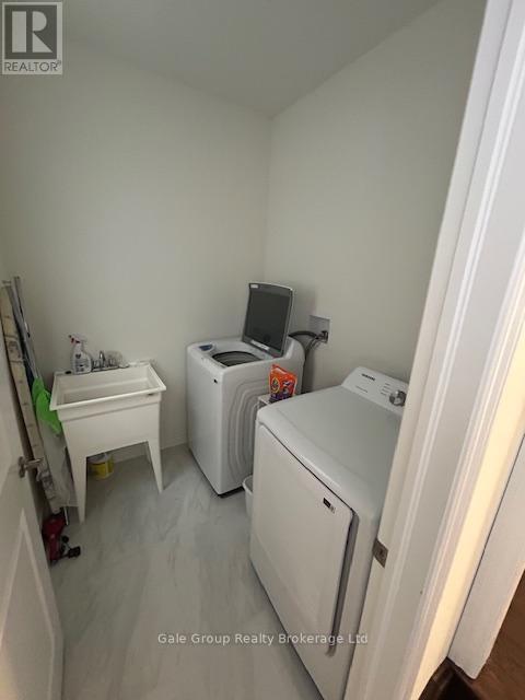 52 Seaton Crescent W, Tillsonburg, ON - Indoor Photo Showing Laundry Room