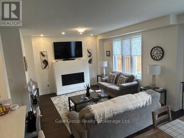 52 Seaton Crescent W, Tillsonburg, ON - Indoor Photo Showing Living Room With Fireplace