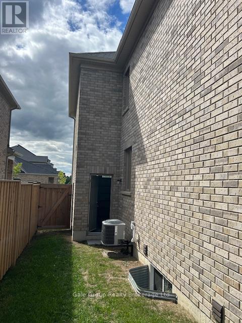 52 Seaton Crescent W, Tillsonburg, ON - Outdoor