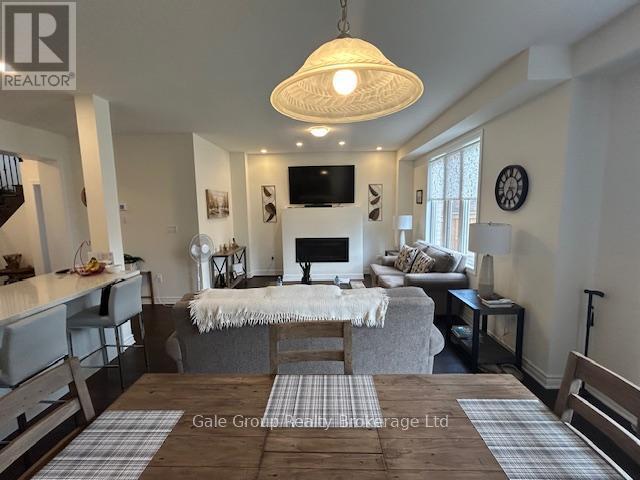 52 Seaton Crescent W, Tillsonburg, ON - Indoor With Fireplace