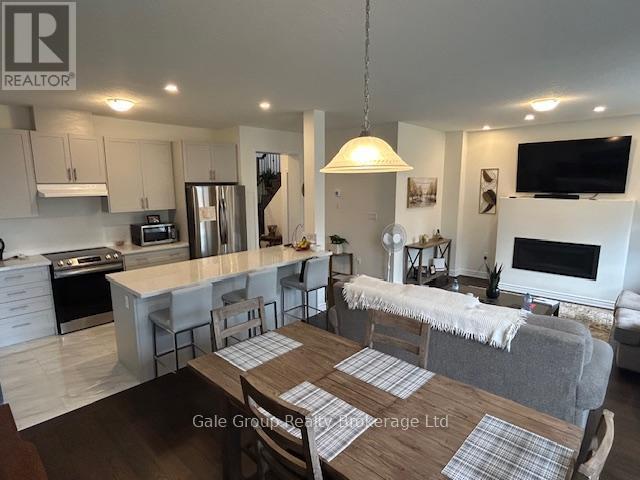 52 Seaton Crescent W, Tillsonburg, ON - Indoor Photo Showing Kitchen With Fireplace With Upgraded Kitchen