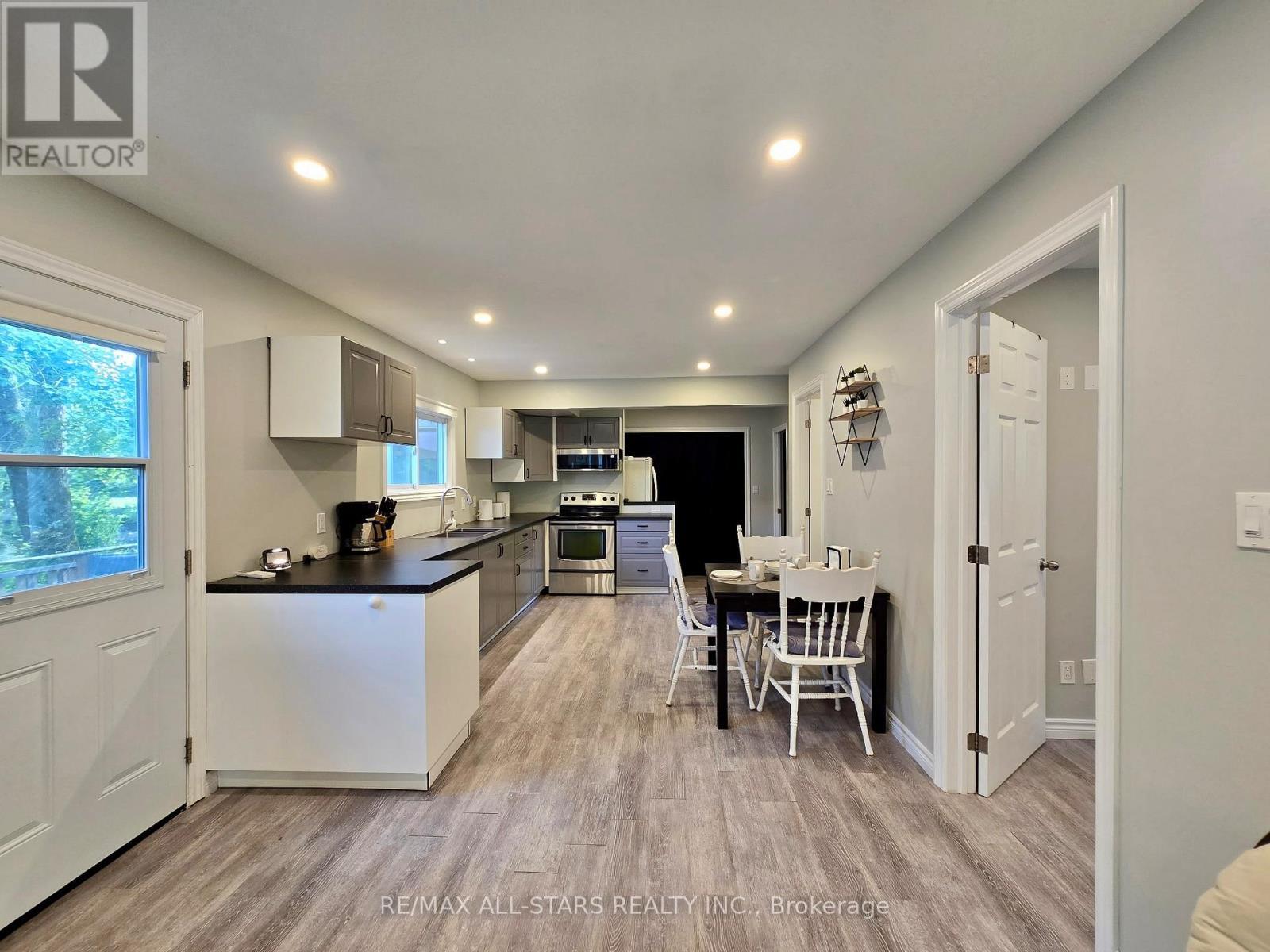 47 Kennedy Drive, Trent Lakes, ON - Indoor Photo Showing Kitchen