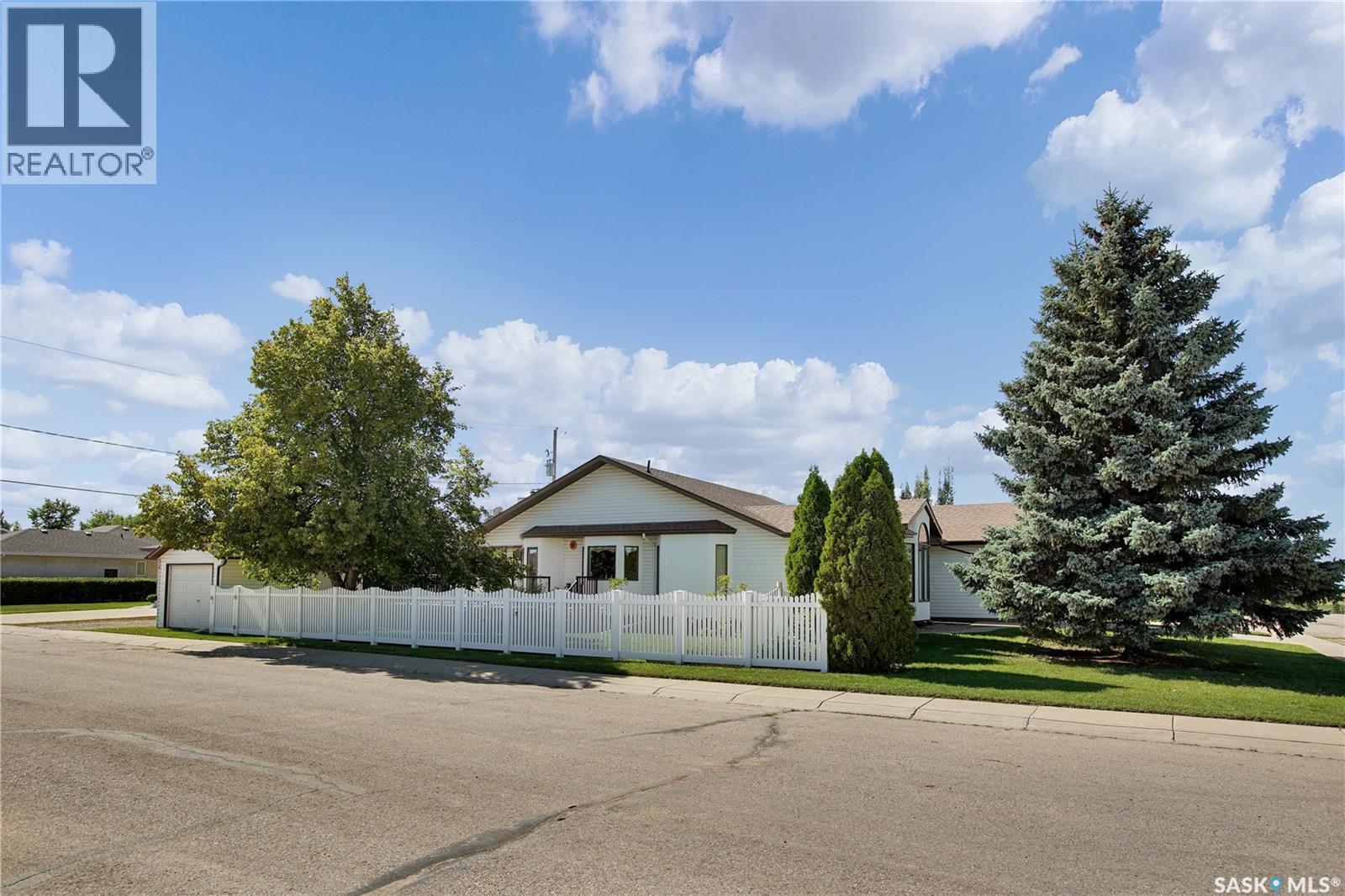 302 6Th Street, Hague, SK - Outdoor