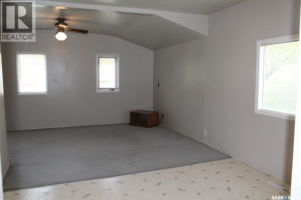 110 7Th Avenue, Alameda, SK - Indoor Photo Showing Other Room