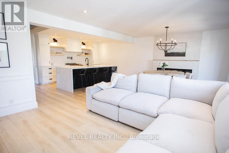 26 Gibbons Street, Norfolk, ON - Indoor Photo Showing Living Room