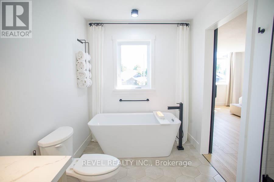 26 Gibbons Street, Norfolk, ON - Indoor Photo Showing Bathroom