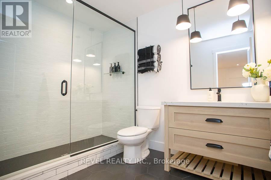 26 Gibbons Street, Norfolk, ON - Indoor Photo Showing Bathroom
