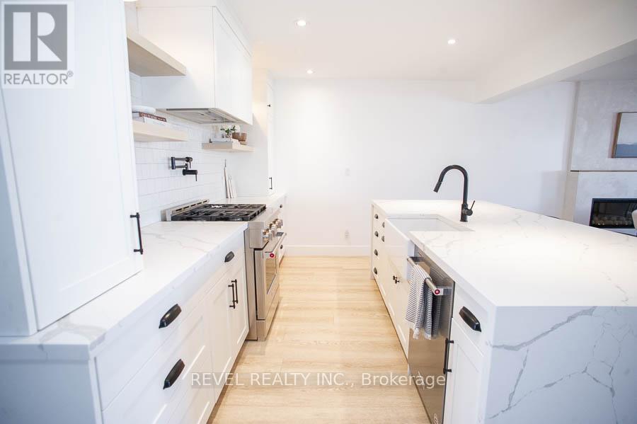 26 Gibbons Street, Norfolk, ON - Indoor Photo Showing Kitchen With Upgraded Kitchen