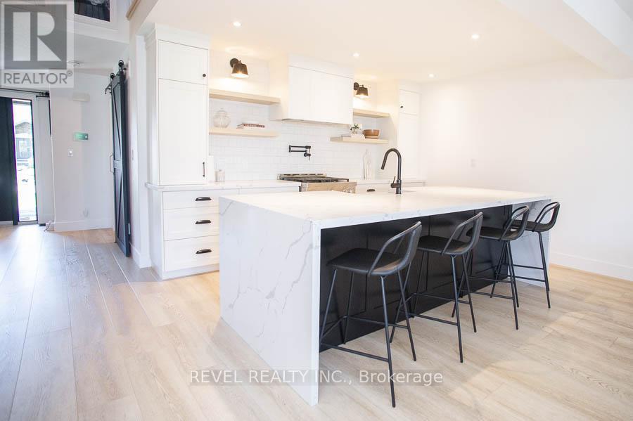 26 Gibbons Street, Norfolk, ON - Indoor Photo Showing Kitchen With Upgraded Kitchen