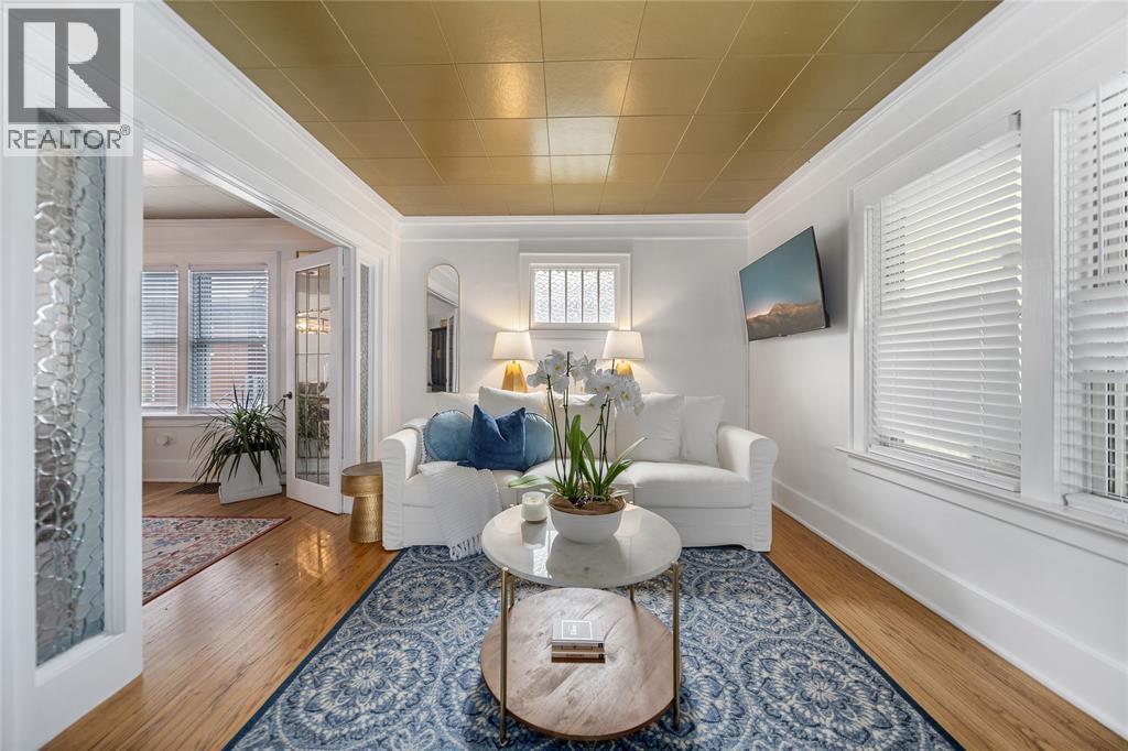 336 Blanche Street, Sarnia, ON - Indoor Photo Showing Living Room