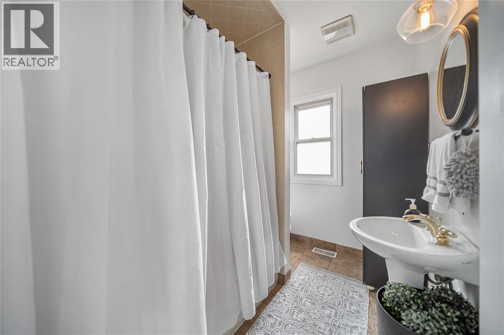 336 Blanche Street, Sarnia, ON - Indoor Photo Showing Bathroom