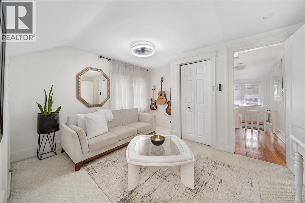 336 Blanche Street, Sarnia, ON - Indoor Photo Showing Living Room
