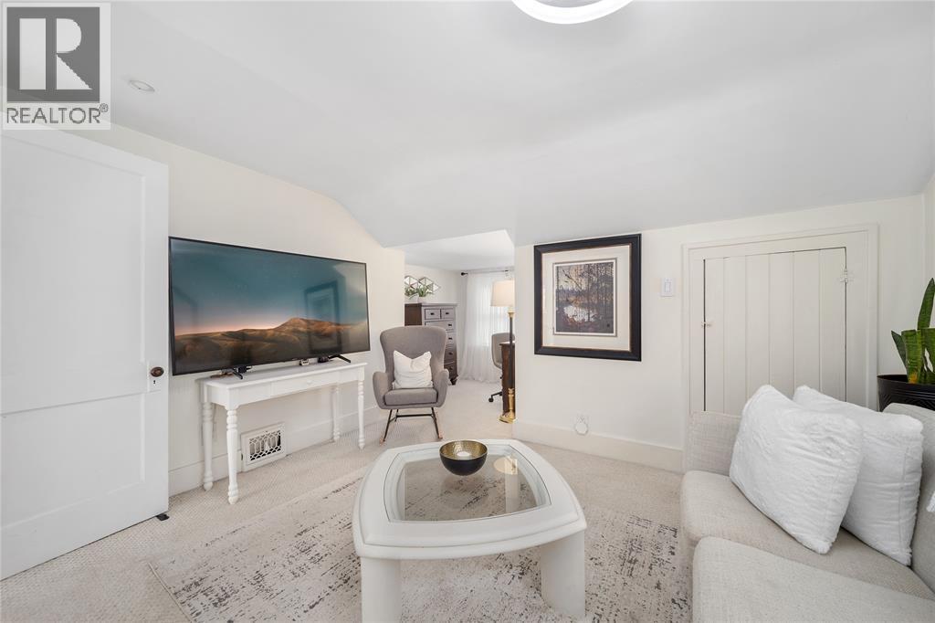336 Blanche Street, Sarnia, ON - Indoor Photo Showing Living Room