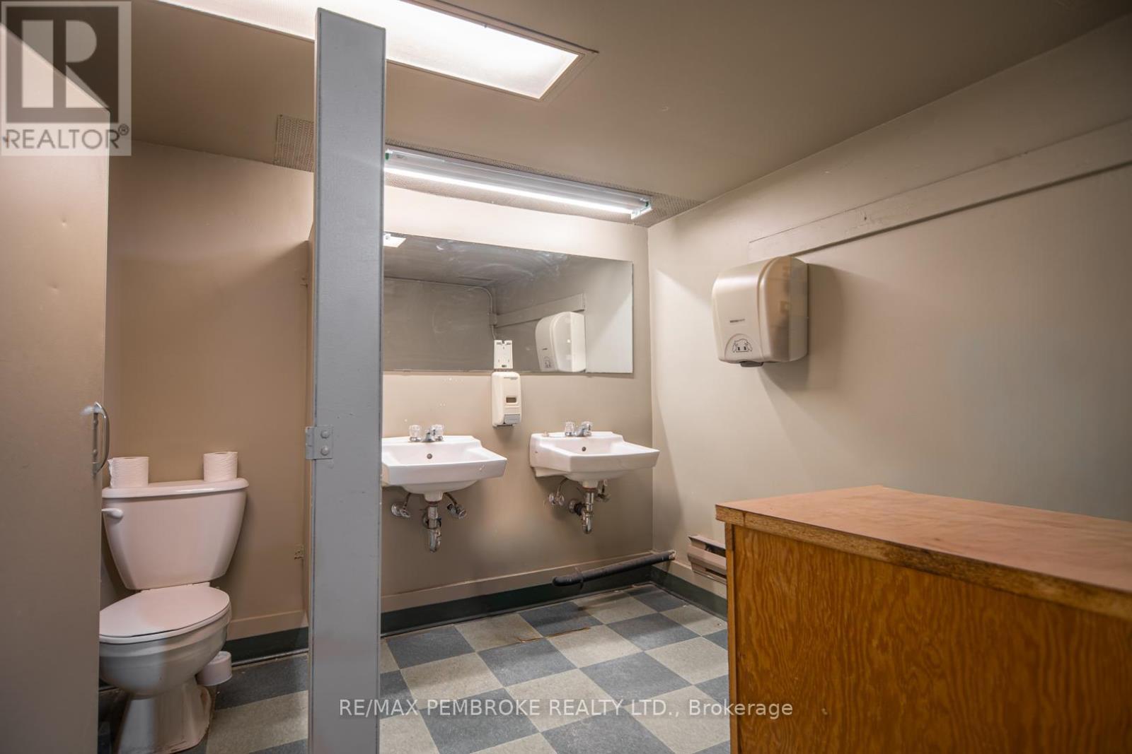 131 Pembroke Street W, Pembroke, ON