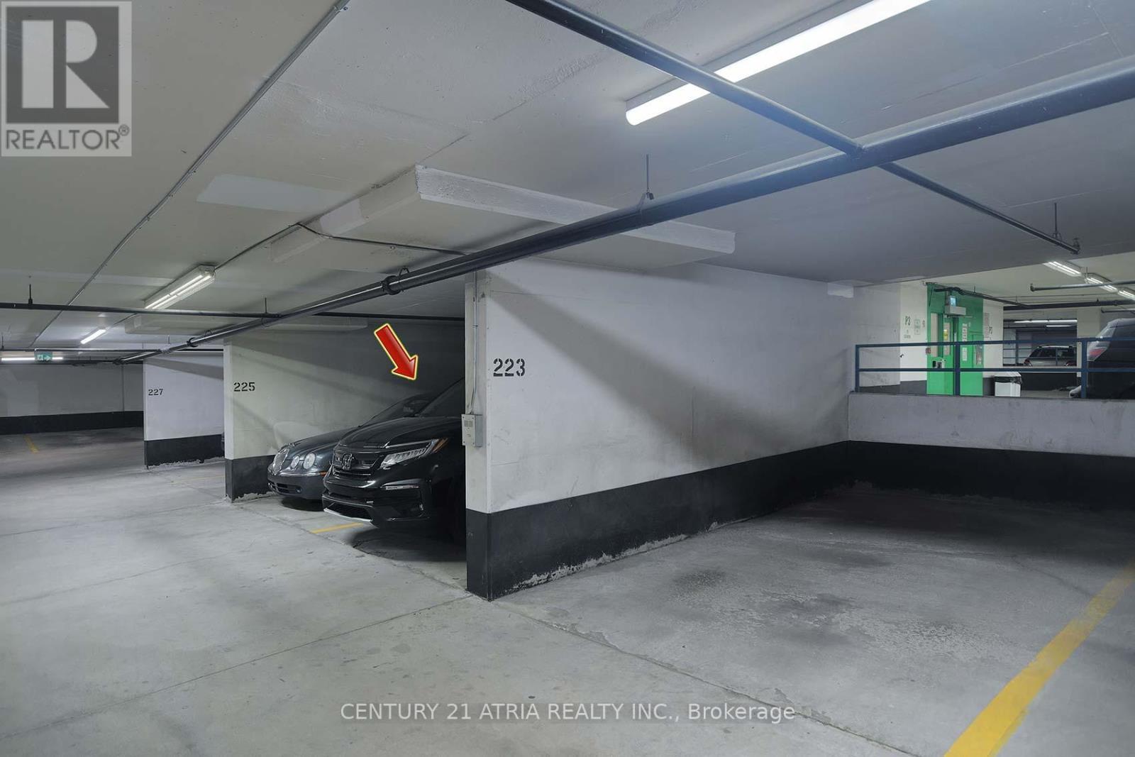 710 - 8 Lee Centre Drive, Toronto, ON - Indoor Photo Showing Garage
