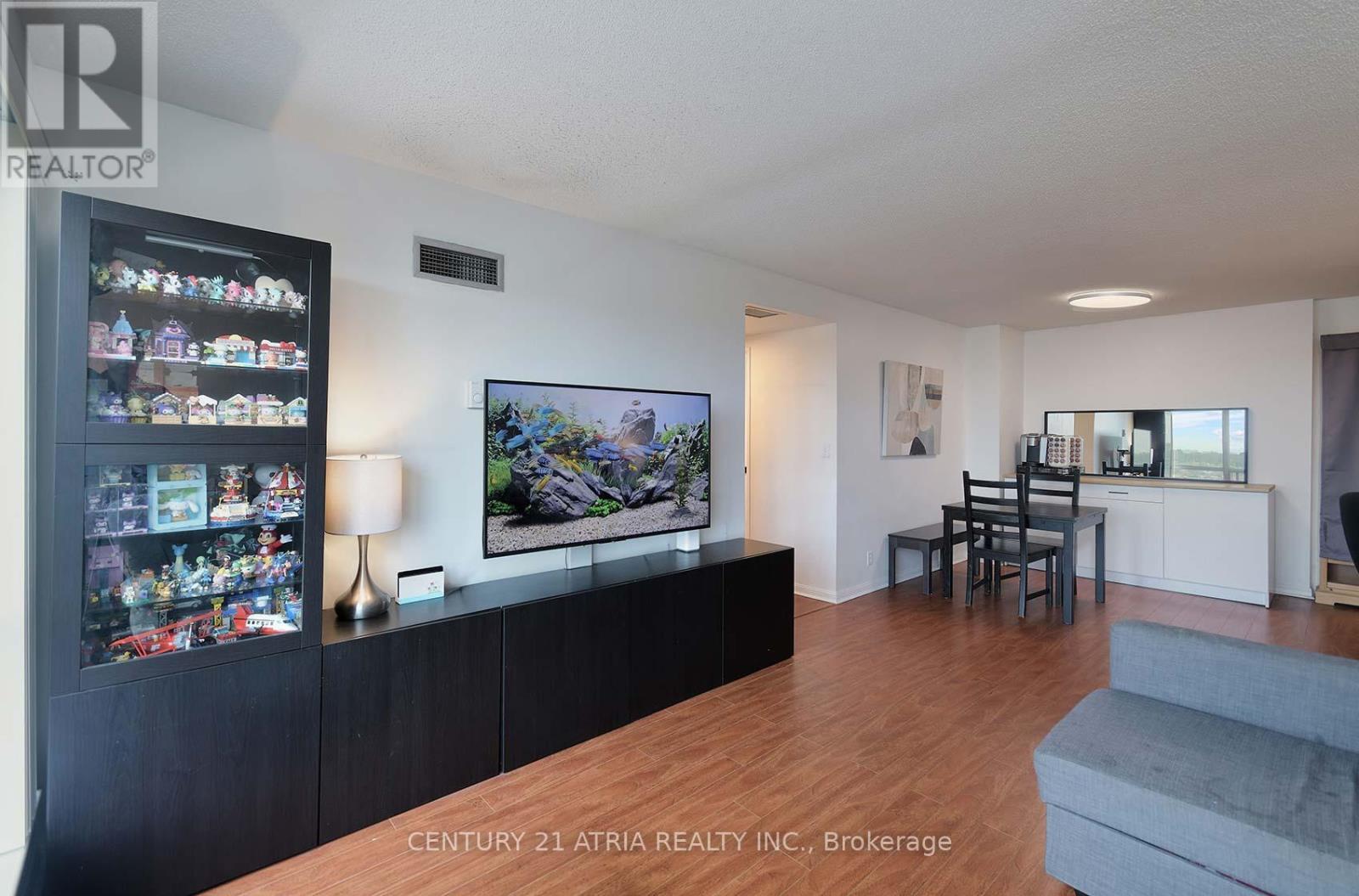 710 - 8 Lee Centre Drive, Toronto, ON - Indoor Photo Showing Living Room