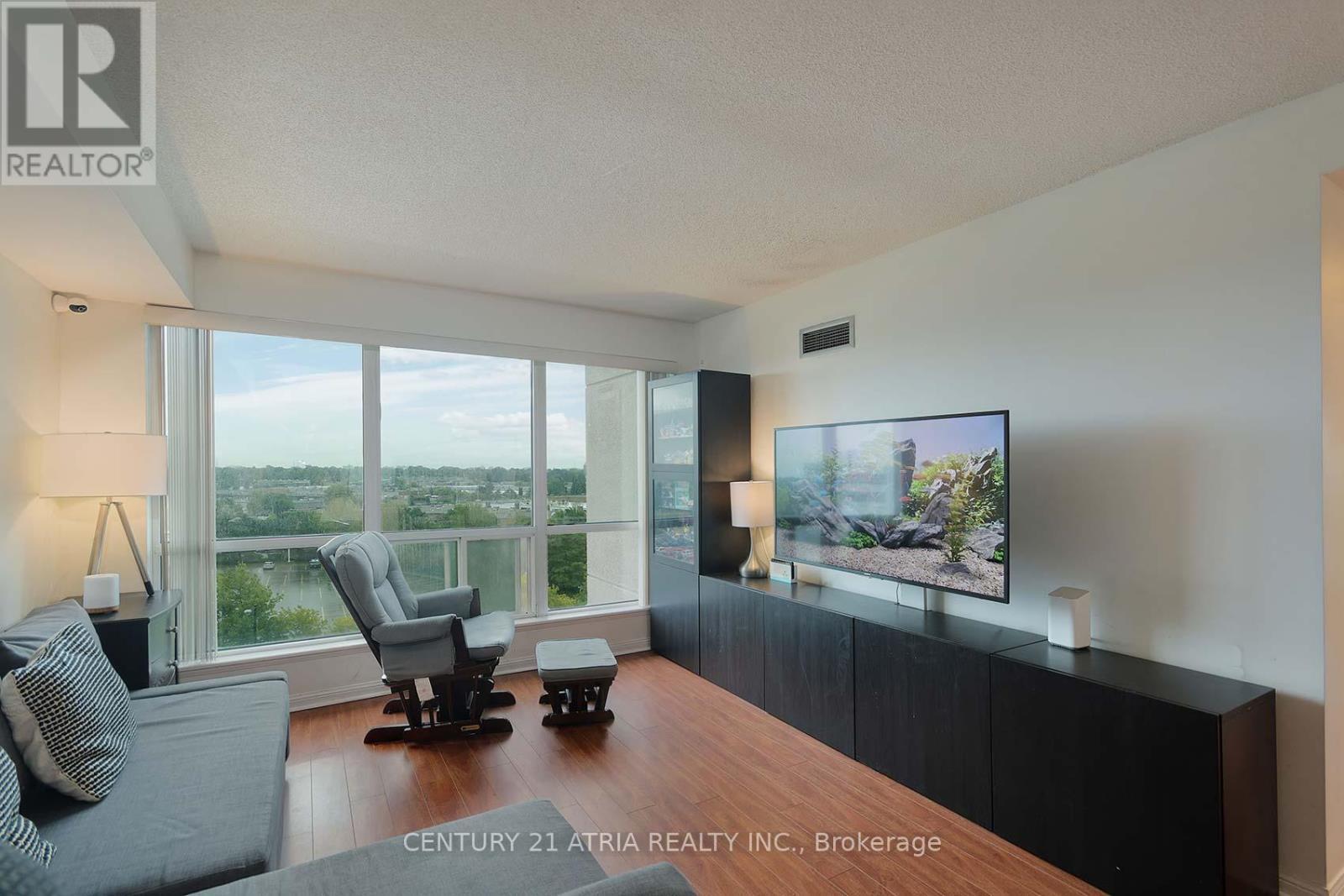 710 - 8 Lee Centre Drive, Toronto, ON - Indoor Photo Showing Living Room