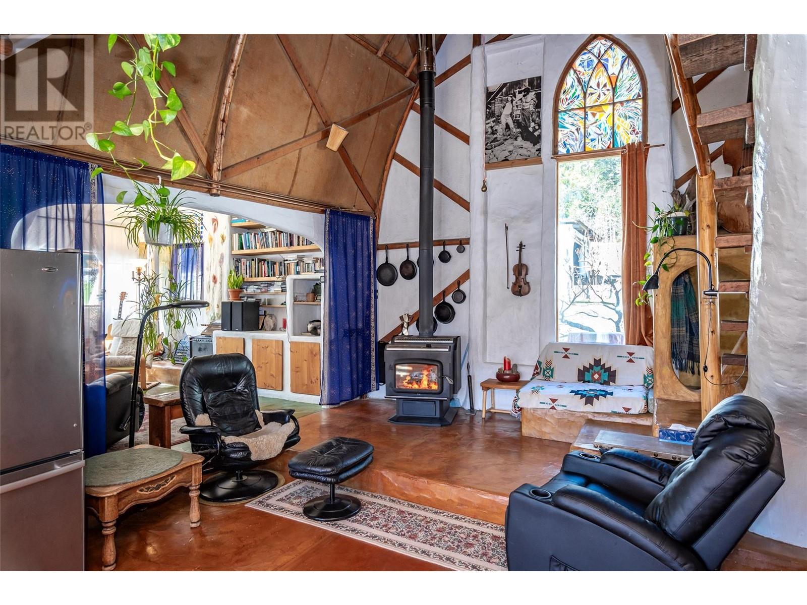 1450 Stewart Creek Road, Christina Lake, BC - Indoor With Fireplace