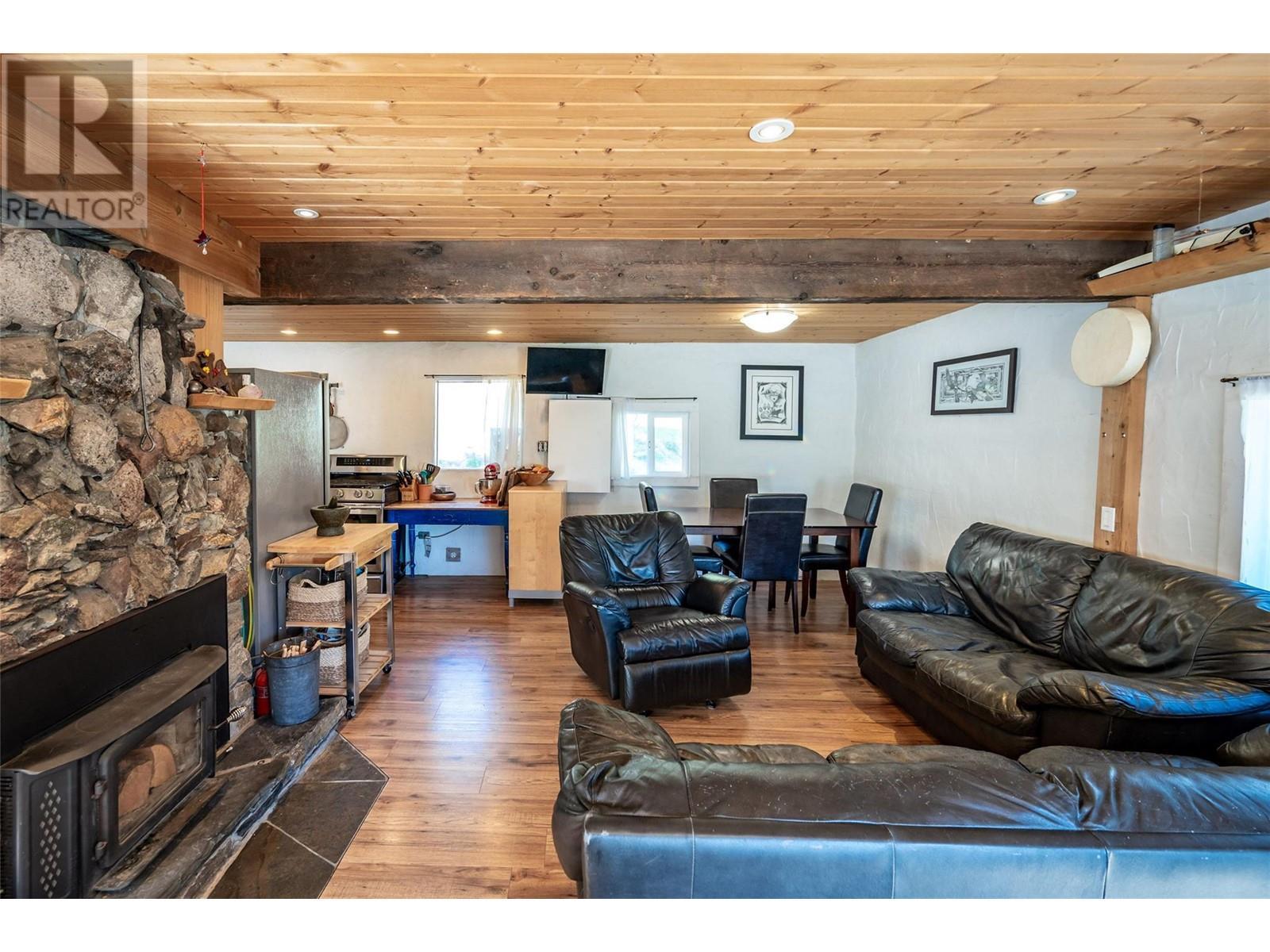 1450 Stewart Creek Road, Christina Lake, BC - Indoor Photo Showing Living Room With Fireplace