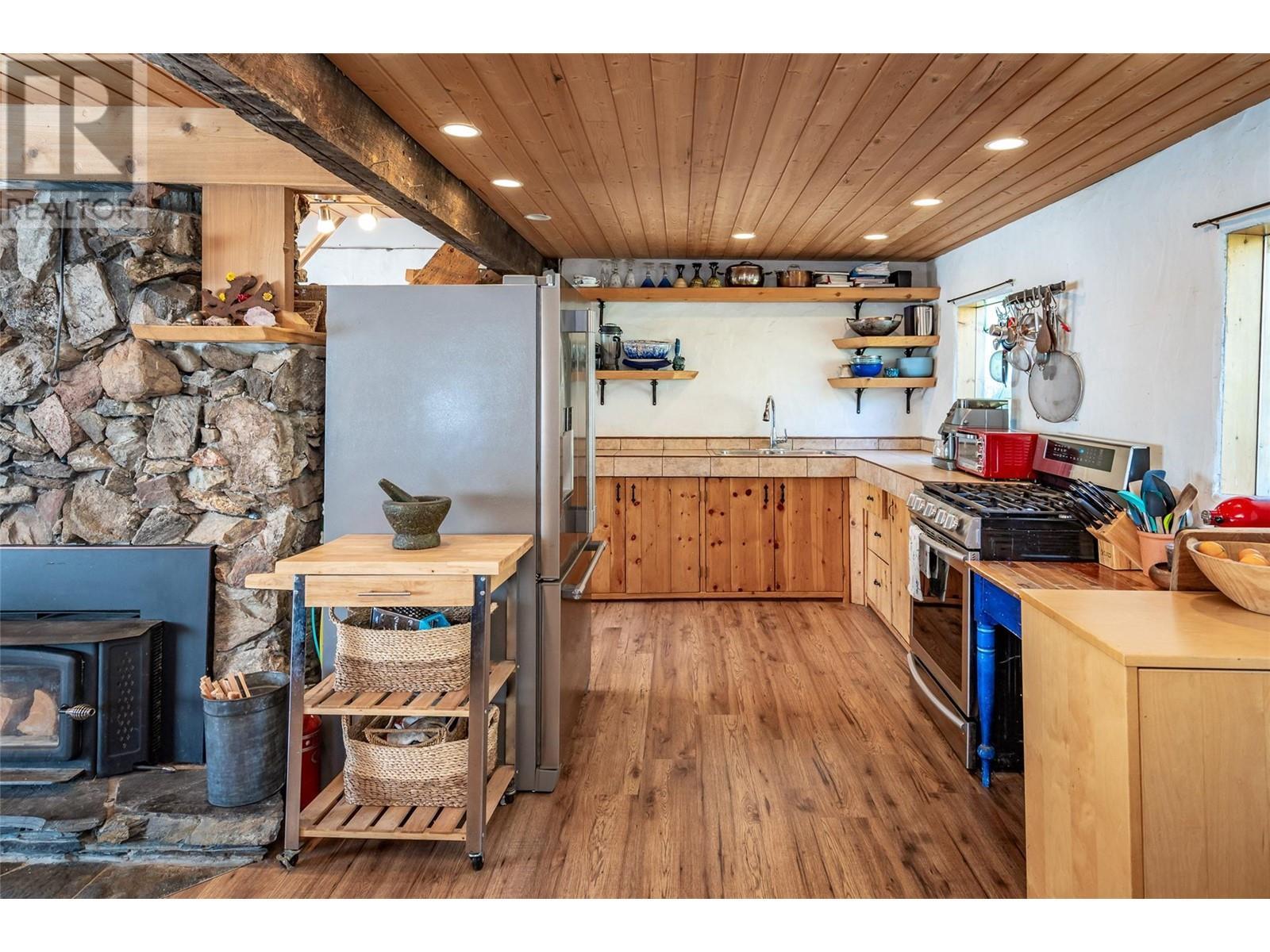 1450 Stewart Creek Road, Christina Lake, BC - Indoor With Fireplace