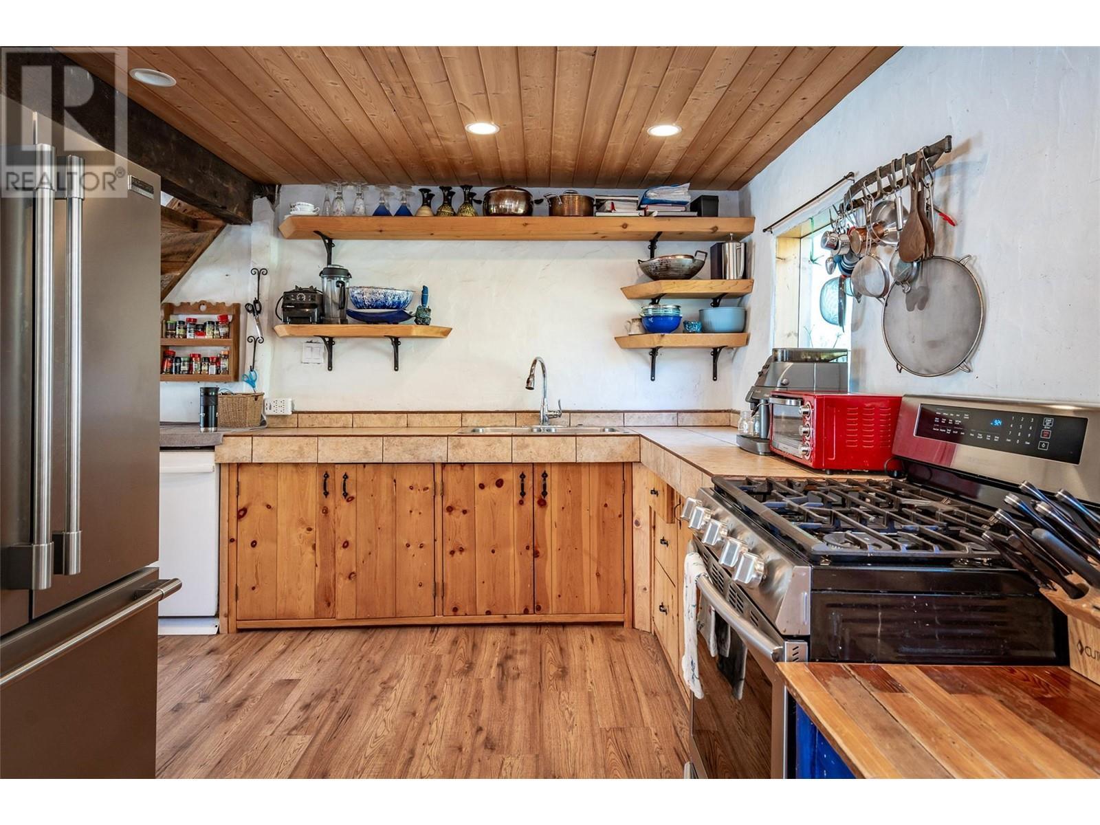 1450 Stewart Creek Road, Christina Lake, BC - Indoor Photo Showing Kitchen