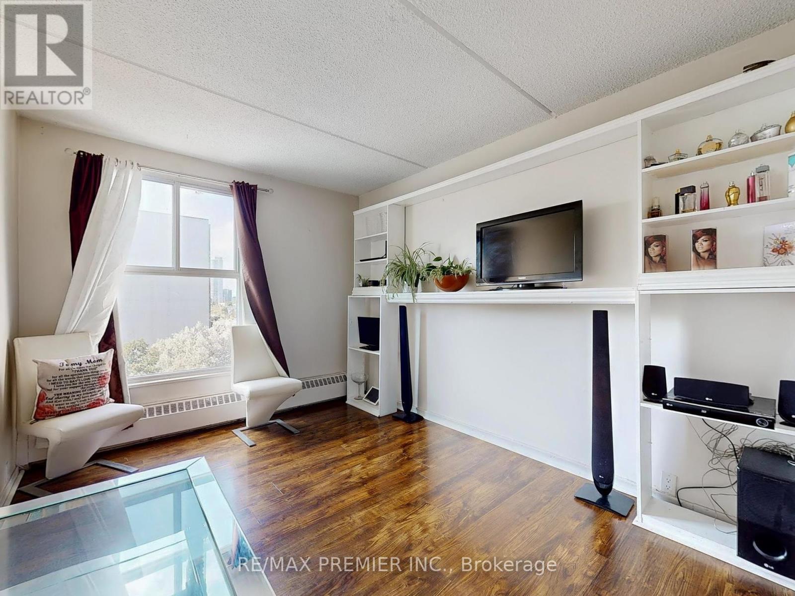 614 - 2 Glamorgan Avenue, Toronto, ON - Indoor