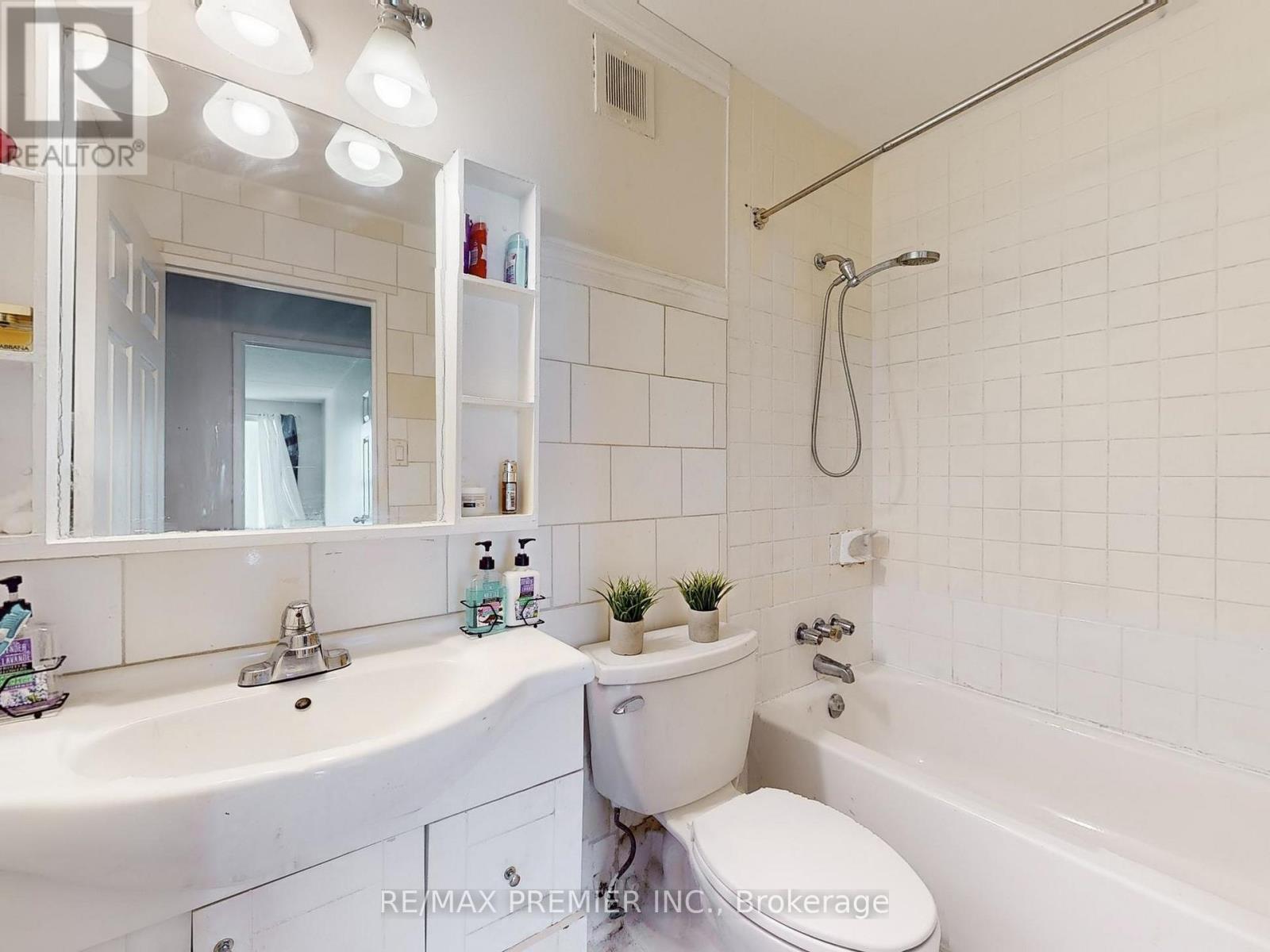 614 - 2 Glamorgan Avenue, Toronto, ON - Indoor Photo Showing Bathroom